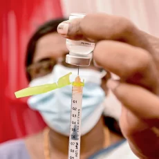 टीकाकरण में यूपी अव्‍वल, नई नीति से प्रदेश में किया जा रहा टीकाकरण