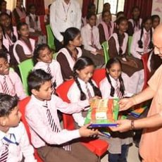 सीएम योगी ने गोरखपुर में संकेत राजकीय मूक बधिर विद्यालय का किया निरीक्षण